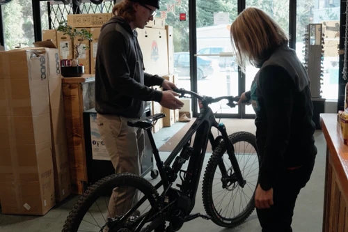 Alchemy Ambassador Highlight Variable Speed Adult Road Bike