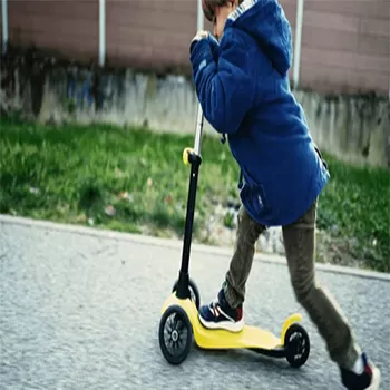 How to support the 3 In 1 Children Scooter With Seat's motor development?